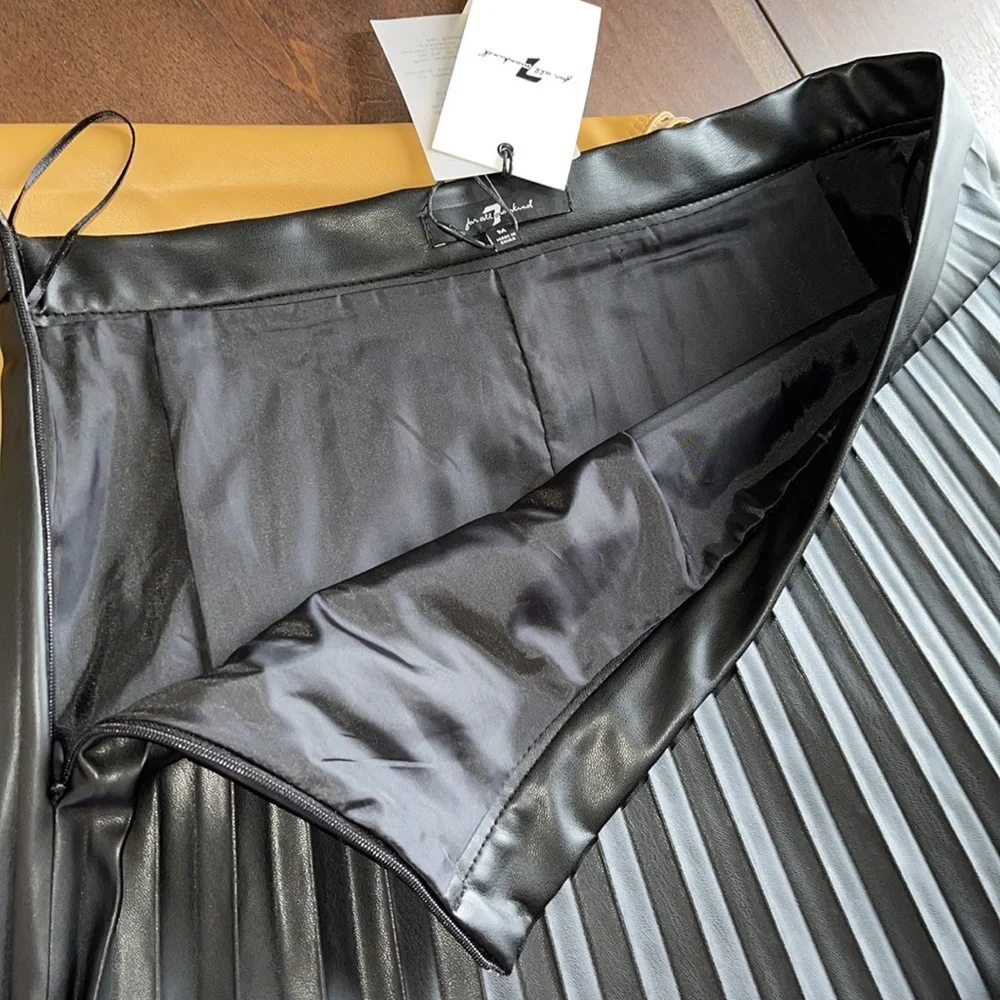 7 For All Mankind Black Pleated Midi Skirt - Picture 9 of 11